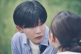 長尾謙杜の目に宿る“疑惑”と“恋心”『恋に至る病』等身大の宮嶺を切り取った場面写真解禁3