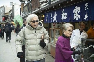 倍賞千恵子&木村拓哉、演技成功でハイタッチ!『TOKYOタクシー』メイキング映像&メイキング写真解禁3
