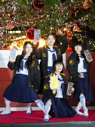 映画「迷宮のしおり」コラボ 横浜赤レンガ倉庫クリスマスツリー点灯式で河森監督と新しい学校のリーダーズが語るロケ地横浜への想いとクリスマスの理想2