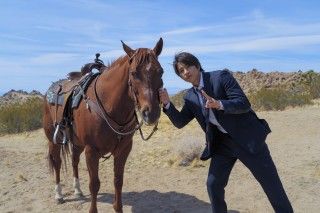 “正直営業マン”永瀬(山下智久)がアメリカに降臨!『正直不動産』メイキング写真解禁2