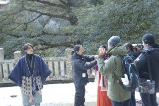 『脛擦りの森』高橋一生・渡辺監督コメント&メイキング写真&超美麗&キュートな入場者特典解禁