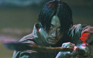 華麗な剣さばきのディーン・フジオカvs半魚人のデスマッチ!『オラン・イカン』本編映像解禁1