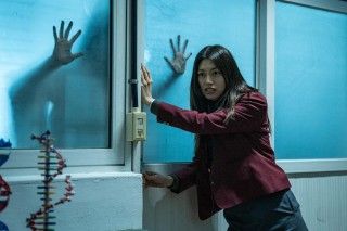 成績ピンチの女子高校生が幽霊と“かくれんぼ”「イディオット・ガールズ・アンド・スクール・ゴースト:スクール・アニバーサリー」2