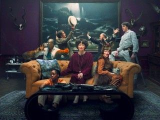 ジョシュア・オッペンハイマー監督×ティルダ・スウィントン主演の黙示録的ミュージカル映画「THE END(ジ・エンド)」