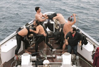 『ロブスター』スタッフ最新作！『ストロングマン』海上で繰り広げられる男たちのイカれた五輪 奇妙でクセになる予告編解禁