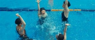 水の中で深呼吸のイメージ画像２