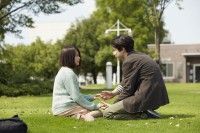 公園で見つめ合う幸せそうな二人、恋心と嫉妬に悶えながら泉を抱きしめる小野―映画『ナラタージュ』場面写真解禁