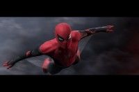 赤黒スーツは「芸術」！4つのスーツ、トム・ホランドが絶賛『スパイダーマン：FFH』新メイキング映像“スーツ”