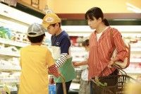 菅野美穂演じる母と息子、スーパーでの死闘！母親たちの分かりみが深すぎる…！『明日の食卓』本編映像解禁
