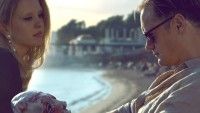 美しい観光地に隠された秘密..『インフィニティ・プール』4月5日(金)公開決定！ポスタービジュアル・メイン写真解禁
