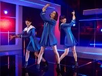 Perfumeも“命懸けの生放送”に巻き込まれる!?阿部寛×Perfume 異色のコラボ!!『ショウタイムセブン』主題...