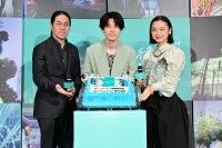 特製ケーキで祝福!!『花緑青が明ける日に』ジャパンプレミア 萩原利久の運命を変えたまさかの人物とは?