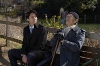 「智久のためなら」長年の約束が実現!!師・山﨑努とスクリーンで再共演『正直不動産』メイキング写真解禁