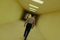 全米・世界で初登場1位。若きクリエイターが放つ独創的ホラー「Backrooms」(原題)
