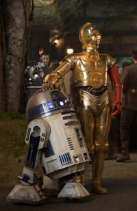 『スター・ウォーズ/フォースの覚醒』名コンビに異変、左腕が赤い！最新作登場写真解禁！！