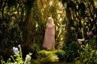 エル・ファニングたっての希望で実現！アニメーション版『眠れる森の美女』のドレスが実写で登場！豪華で美しいピンクのドレス...
