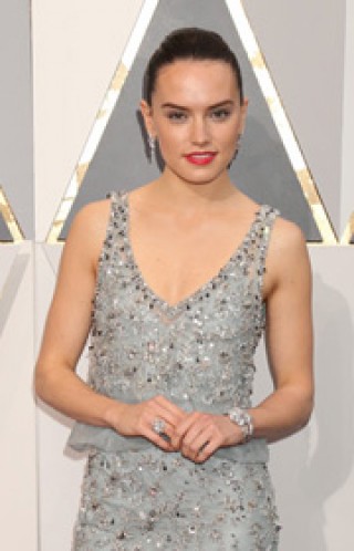 『スター・ウォーズ』のデイジー・リドリー、ララ・クロフト候補に!