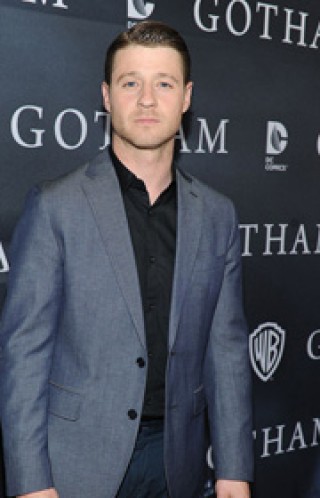 『GOTHAM/ゴッサム』のベンジャミン・マッケンジーとモリーナ・バッカリンが婚約!