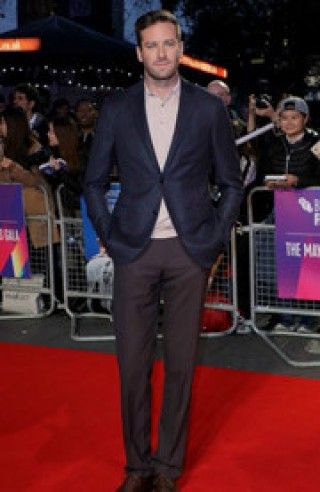 アーミー・ハマー、ケイシー・アフレックへの批判発言に対して謝罪