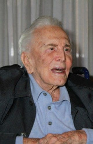 カーク・ダグラス、101歳の誕生日を迎える