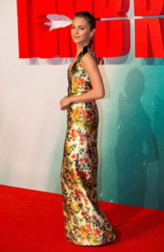 アリシア・ヴィキャンデルとライリー・キーオ、『ザ・アースクエイク・バード』で共演へ