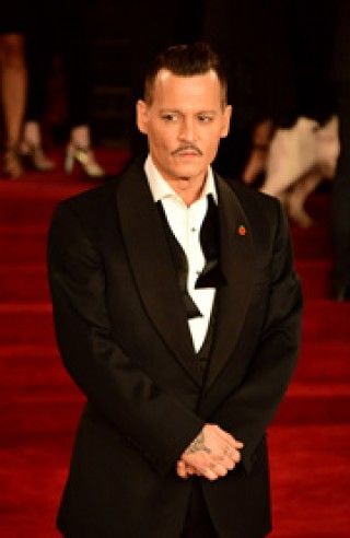 ジョニー デップ 夷狄を待ちながら 映画化作に出演へ 映画の時間