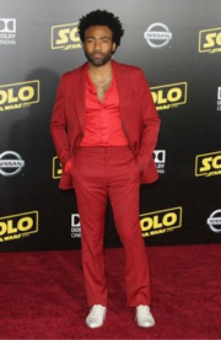 ドナルド・グローバー、英版GQ誌ベストドレッサーに選ばれる