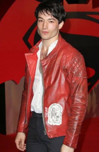 エズラ・ミラー、ハリウッド版『悼む人』で主演へ