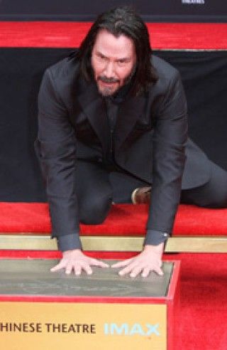 キアヌ・リーブス、チャイニーズシアターに手形が刻まれる