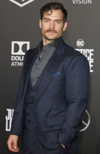 ヘンリー・カヴィル、映画版『エノーラ・ホームズの事件簿』でシャーロック・ホームズ役!