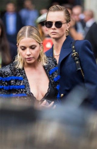 カーラ・デルヴィーニュ、アシュリー・ベンソンの存在を称賛