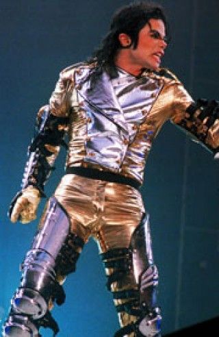 マイケル・ジャクソンの靴下、オークションで1億円を超す見込み
