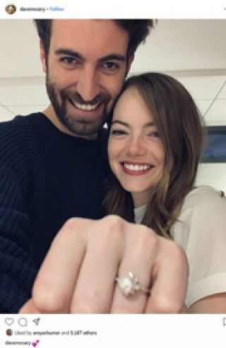 エマ・ストーンが婚約