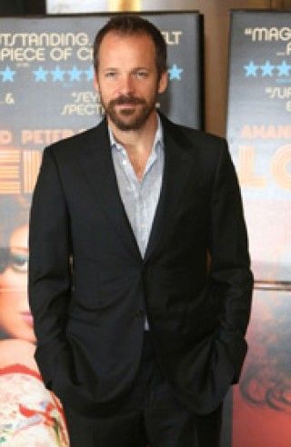 ピーター・サースガード、『ザ・バットマン』でトゥーフェイス役?