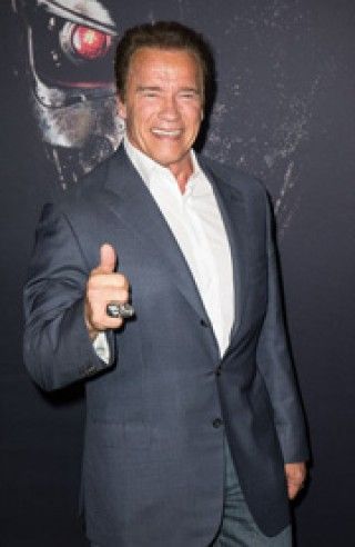 アーノルド・シュワルツェネッガー、パンデミックの最前線支援に約1億円寄付