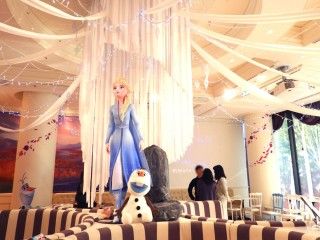 ディズニー映画『アナと雪の女王２』の世界観を表現したスペシャルカフェが登場！「アナと雪の女王２」 OH MY CAFEオープン２