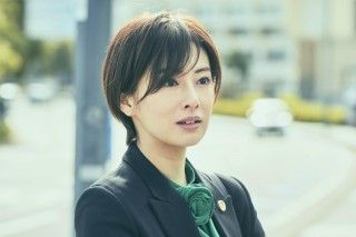 平手友梨奈演じるヒウラエリカに呪われる女性役で、北川景子が出演『さんかく窓の外側は夜』１