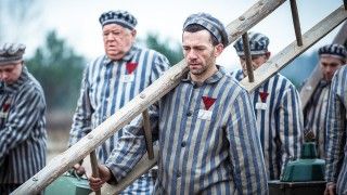 “最初の囚人”テディが強制収容所に移送された日―衝撃の本編映像公開『アウシュヴィッツのチャンピオン』１