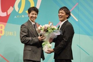 27歳の誕生日を迎えた木村へ“あたしの！特製花束”のサプライズ！『あたしの！』完成披露試写会２