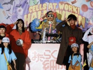 細胞DO DANCE！永野芽郁のハロウィンサプライズに佐藤健タジタジ！アドレナリンDJで盛り上がる『はたらく細胞』ハロウィンパーティー１