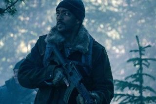 『エレベーション 絶滅ライン』本予告・場面写真解禁―人類絶滅寸前の世界で息子を救うため奮闘する１
