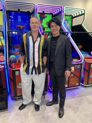 ブラッド・ピット、森本慎太郎とゲーセンで直接対決！『F1(R)／エフワン』来日時の特別映像解禁１