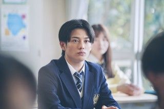 真弓孟之(AmBitious)、映画初出演で堂々の存在感！『恋に至る病』場面写真解禁２