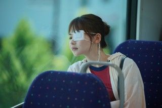 景(山田杏奈)を必死に追いかける宮嶺(長尾謙杜)『恋に至る病』物語が転換する場面写真解禁２