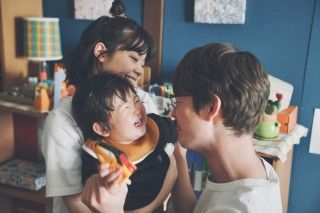 岸井ゆきの&宮沢氷魚が夫婦役！『佐藤さんと佐藤さん』家族、愛、そして衝突…場面写真解禁１
