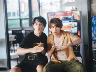穏やかな表情から伝わってくる一体感のある現場の雰囲気『（LOVE SONG）』共演者たちとのオフショット解禁１