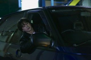 映画『ナイトフラワー』佐久間大介(Snow Man)渋谷龍太(SUPER BEAVER)
が演じる“夜の世界で生きる危うい男たち”の場面写真解禁！１