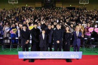 舘ひろし、眞栄田郷敦、尾上眞秀、黒島結菜、斎藤工ら総勢7名の豪華キャスト&監督が、ロケ地・輪島市でレッドカーペットを闊歩！映画『港のひかり』ジャパンプレミア実施１