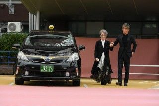 木村拓哉が倍賞千恵子をタクシーでエスコート!『TOKYOタクシー』タクシーセレモニー&完成披露試写会２