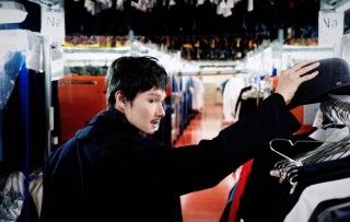 SEVENTEENのジュンが老人に?!『シャドウズ・エッジ』華麗な変装で警察を翻弄する本編シーン解禁１